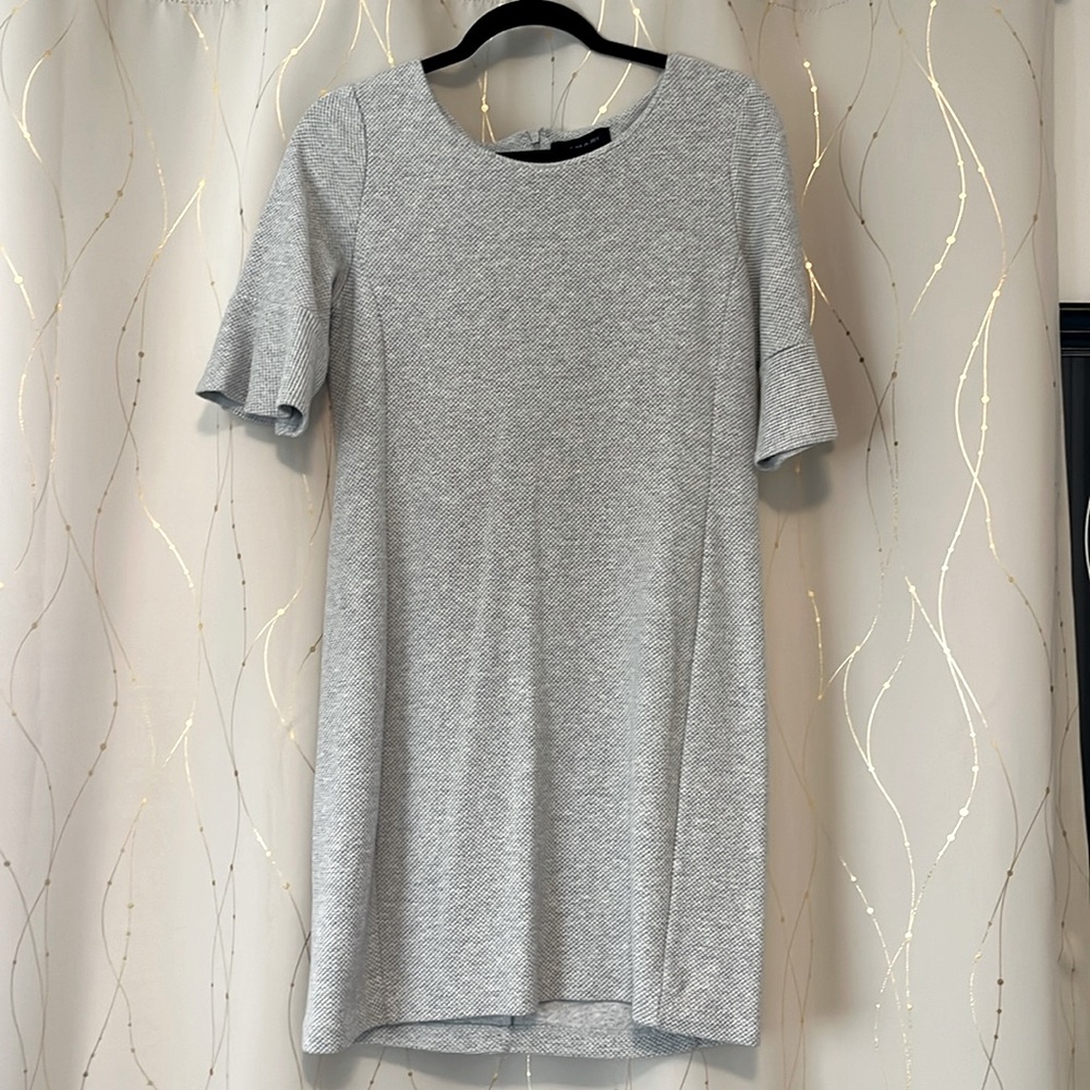 Tahari Like New Size 4 Warm Grey Textured Sweater Dress with Ruffled Sleeves